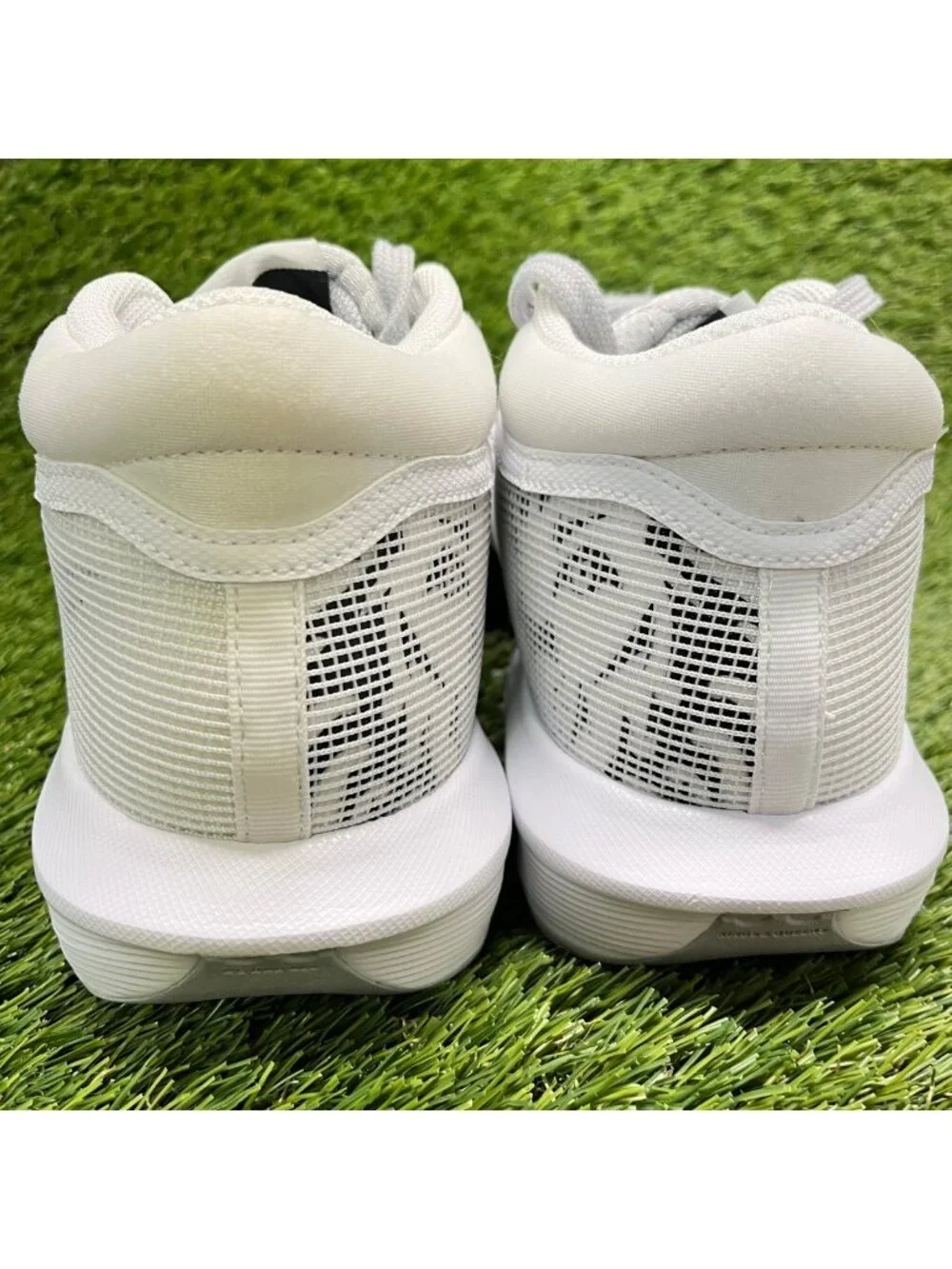 Nike LeBron Witness 8 Mens Size 9 White Smoke Gray Basketball Shoes Sneakers